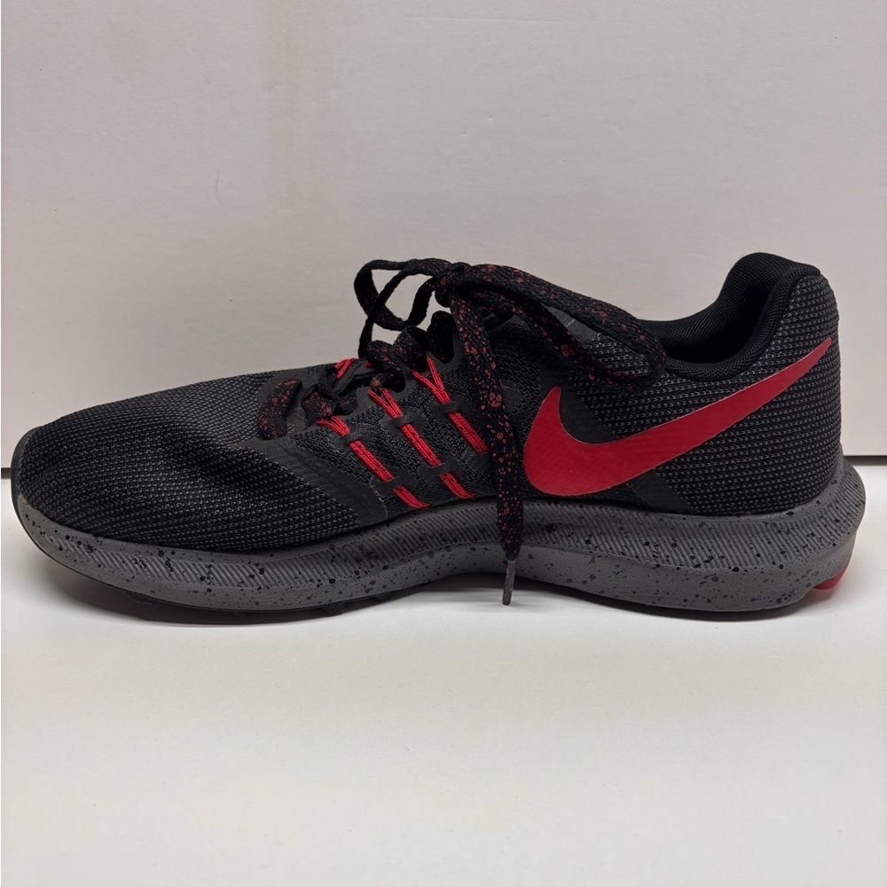 NIKE Run Swift Men's Running Shoes Size 7.5 Black/Red CK6691-001 - Picture 8 of 11